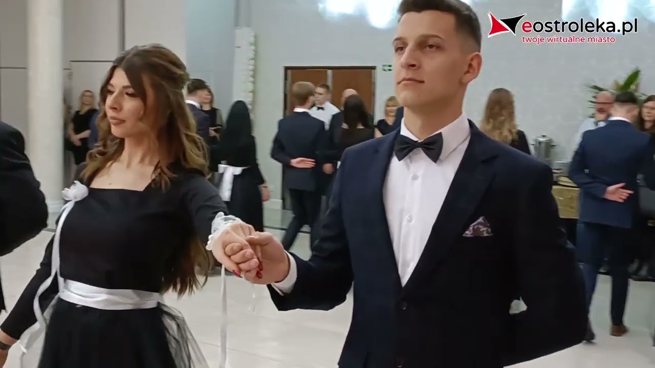 Studniówka w ZSZ Nr 3 w Ostrołęce - polonez