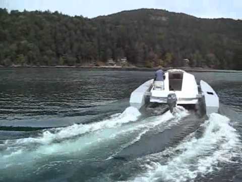 Skoota 20 powercat to 10 knots from standing start.wmv 