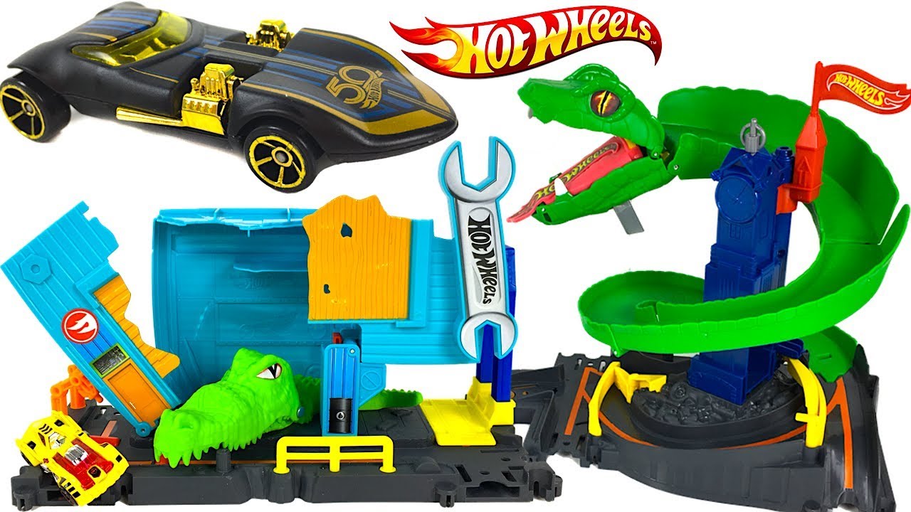 Hot Wheels City Cobra Crush Playset, FNB20