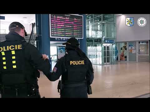 Video: Zákaz elektroniky a mezinárodní cestující