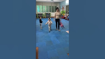 Ngày đầu tiên đi học mẫu giáo! Chiều mẹ đón bé Minh Châu vỡ oà cảm xúc luôn 🤣🤣