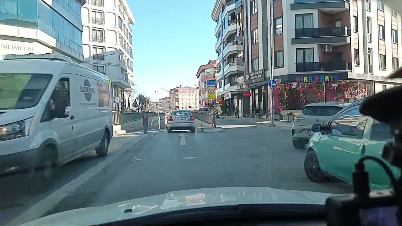 Yasak olan yerlere park.edilen araçlar avcılar gumuspala alt gecidine doğru 