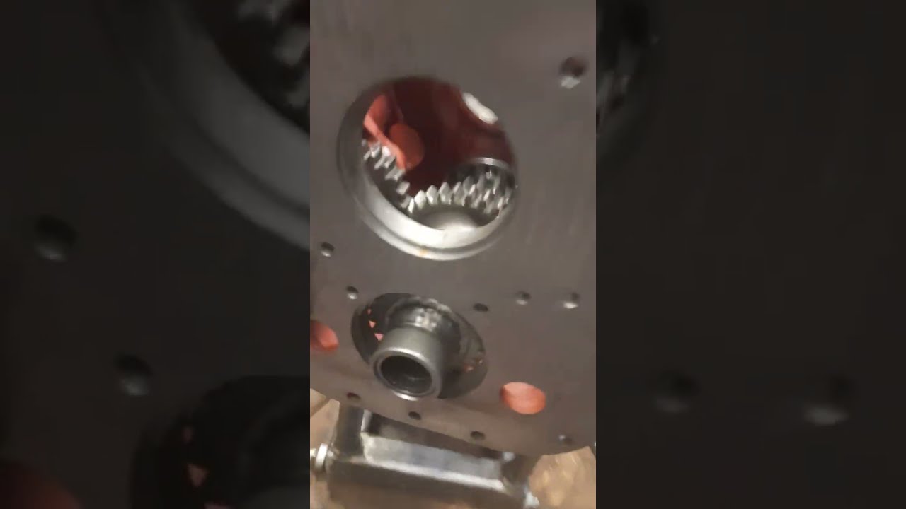 {z napraw ciągników i maszyn} Składamy skrzynie biegow Ursus4514 * podnośniki c360 pronar*silnikc330