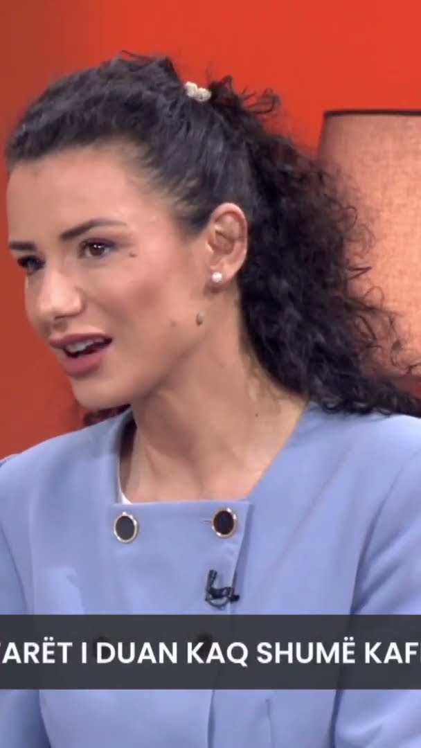 “Je e detyruar  t’i dëgjosh njerëzit në kafe”, Jola Hysaj: Në politikë nuk e shmang dot