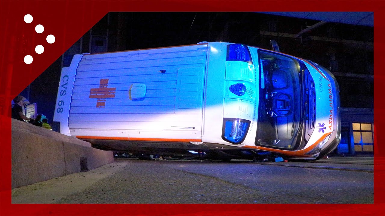 Milano, incidente in viale Monte Ceneri: ambulanza si ribalta nello scontro con un'auto