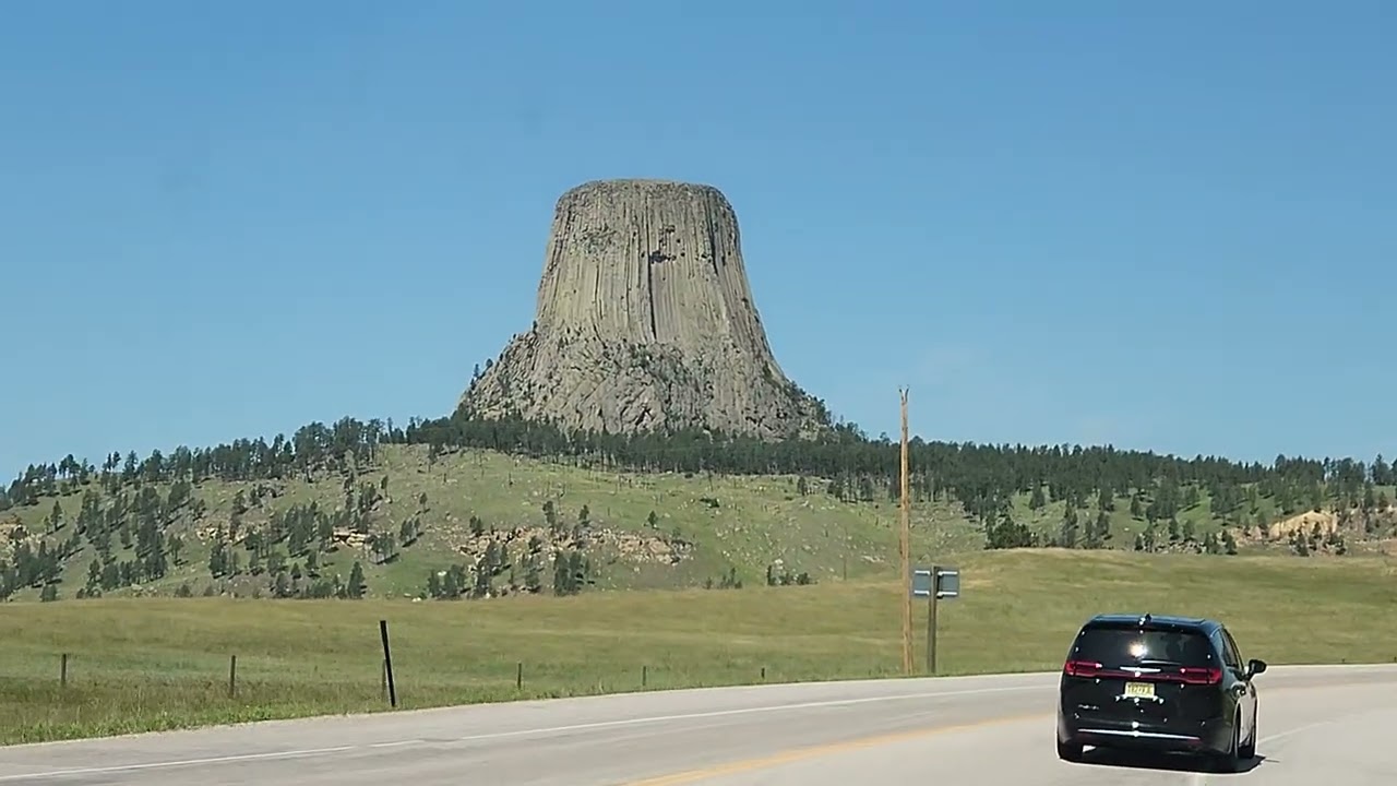 Coj Niam Thiab Txiv Mus Vacation 2025 03