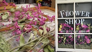 DIY Floral Vintage Window / Dried Flower Crafts / Repurposing Old Windows / Thrifted Craft Tutorial