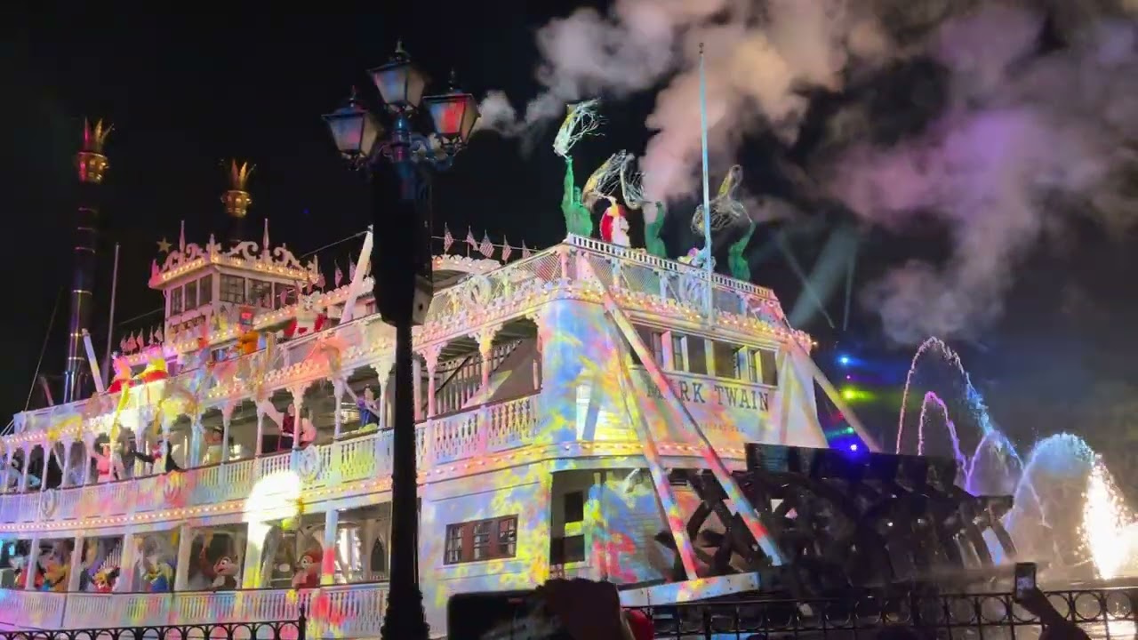 Disneyland Fantasmic Finale 2022