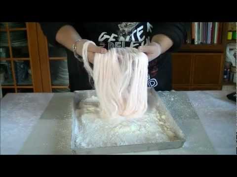 Zucchero filato (Cotton candy o fairy floss) fatto in casa.wmv