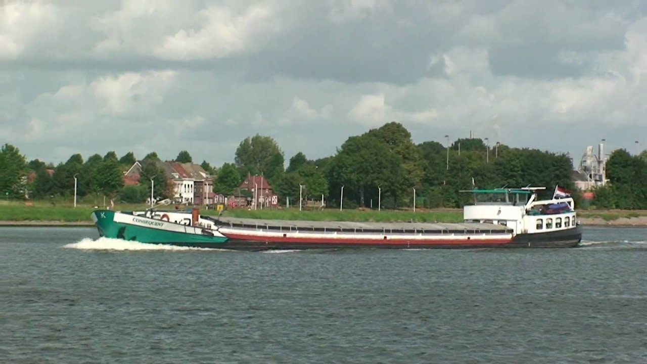 Vissen op het kanaal van Gent naar Terneuzen - YouTube