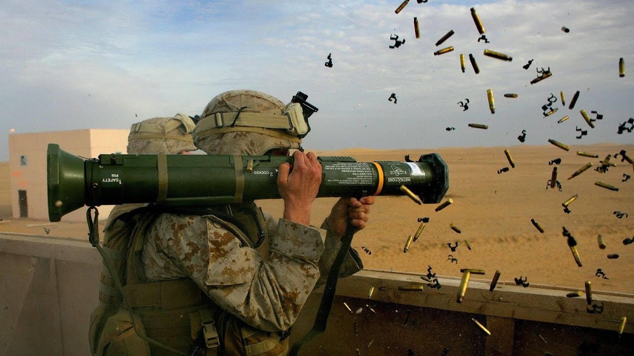 US Marines train using the AT-4, LAW, and SMAW shoulder fired rocket ...