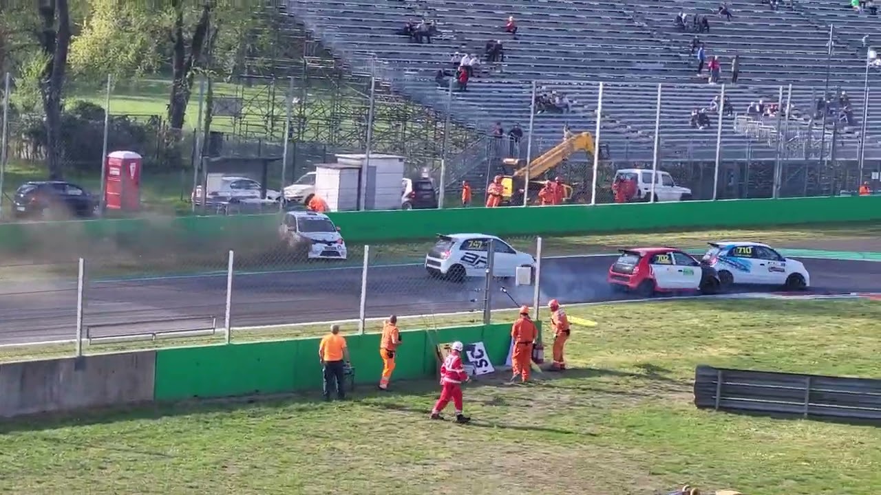 2 Aprile 2023 Twingo cup, crash