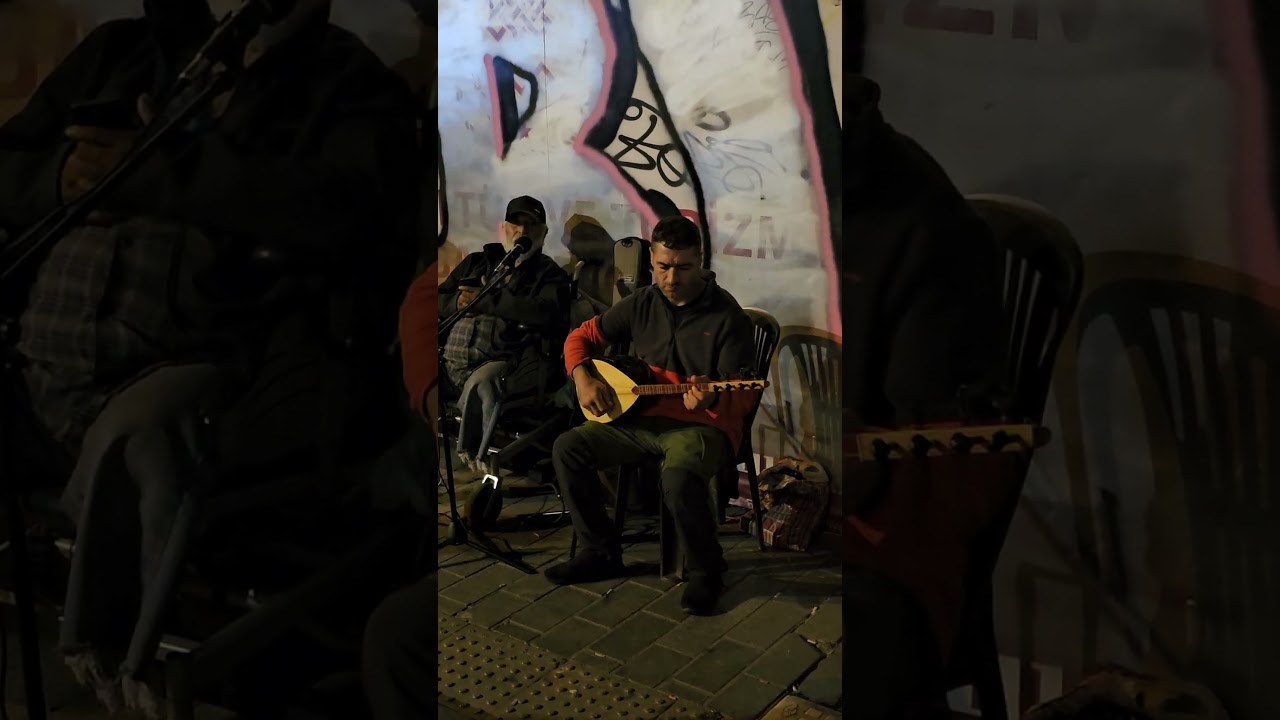 INTENSE LIVE MUSIC IN ISTANBUL: THE SAZ