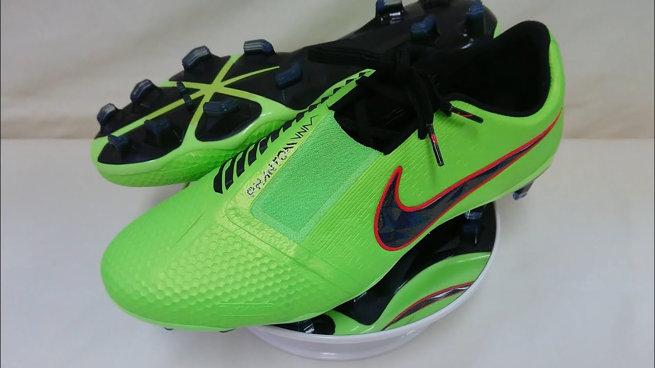 Nike Phantom Venom FG Elite, Thiago busquets Lewandowski football boots