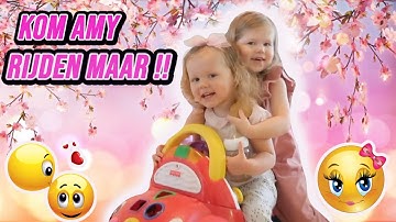 De meisjes samen op de auto: Happy Together Familie Vloggers