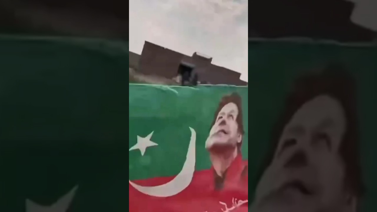 Imran Khan relli in chakwal police officer gunday bny howy hn 