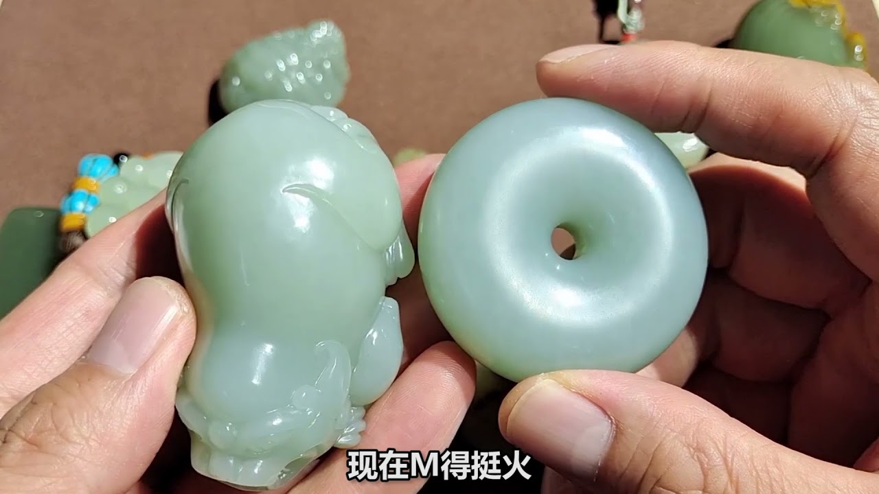 432玉石颜色分类：青白玉！网络词汇炒作出的品种，别图新奇吃了大亏