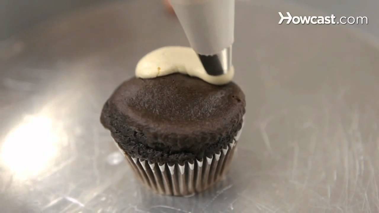 How to Pipe a Classic Swirl Cupcake Decorating YouTube
