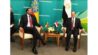 السيسي ورئيس وزراء إثيوبيا .. مشهد مؤسف لا يتناسب مع الموقف وكأنها مؤامرة!