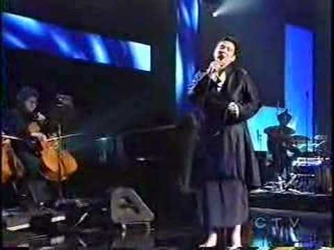 KD Lang sings Leonard Cohen's Hallelujah