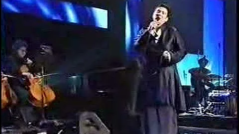 K.D. Lang sings Leonard Cohen's Hallelujah