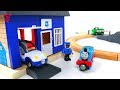 Wooden trains like brio trains Thomas opens wooden train set - toy trains