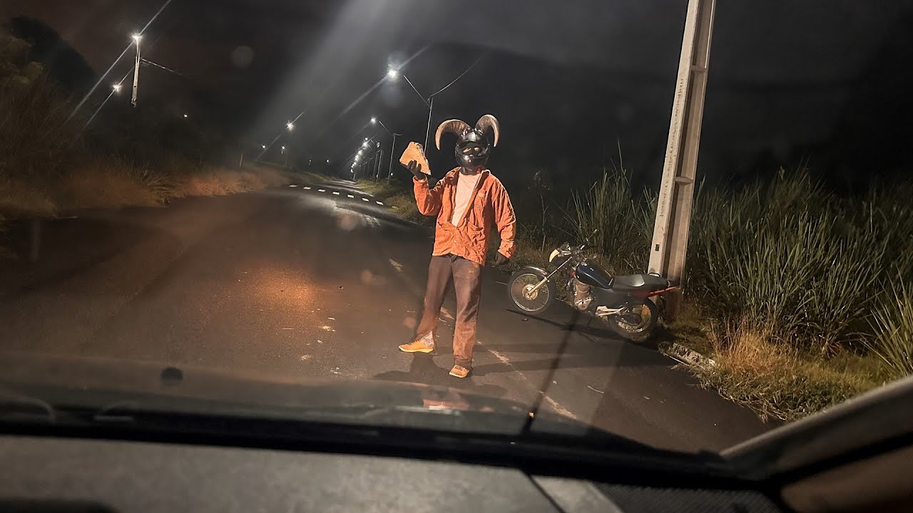 ELE NOS ATACOU E DESTRUIU O NOSSO CARRO