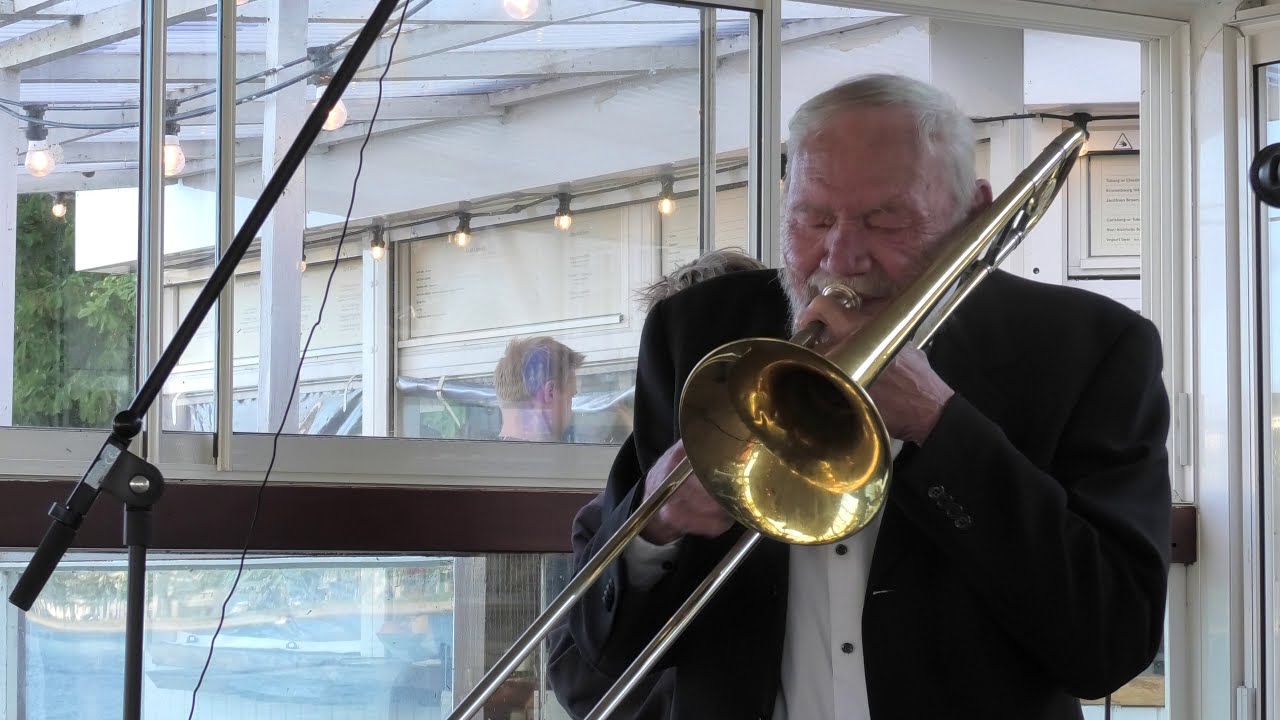 SUMMER JAZZ: BLACK AND BLUE (Fats Waller), by Eddie Pless & The CatPack At Kaffesalonen - July 2020