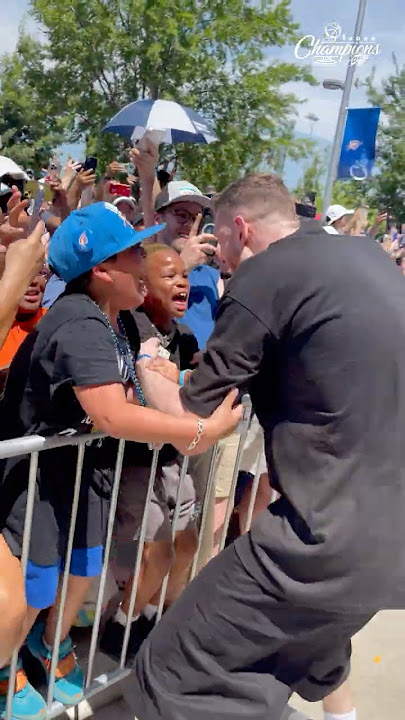 IHart made this fan's day at the parade 🥹🫶 #okcthunder