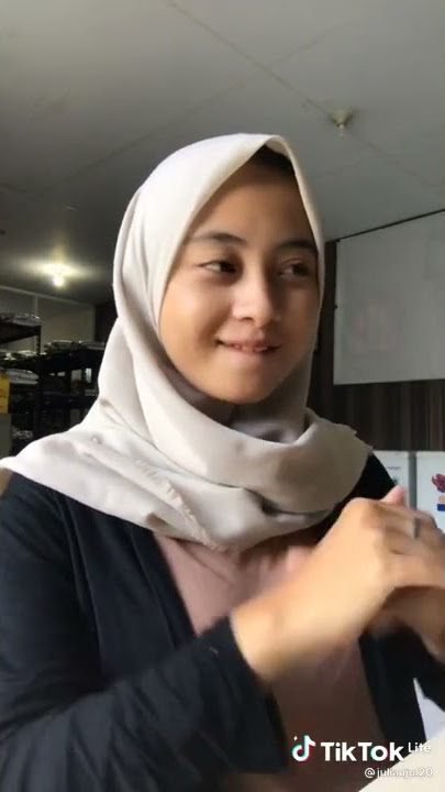 Hijab Gunung Gede Meresahkan