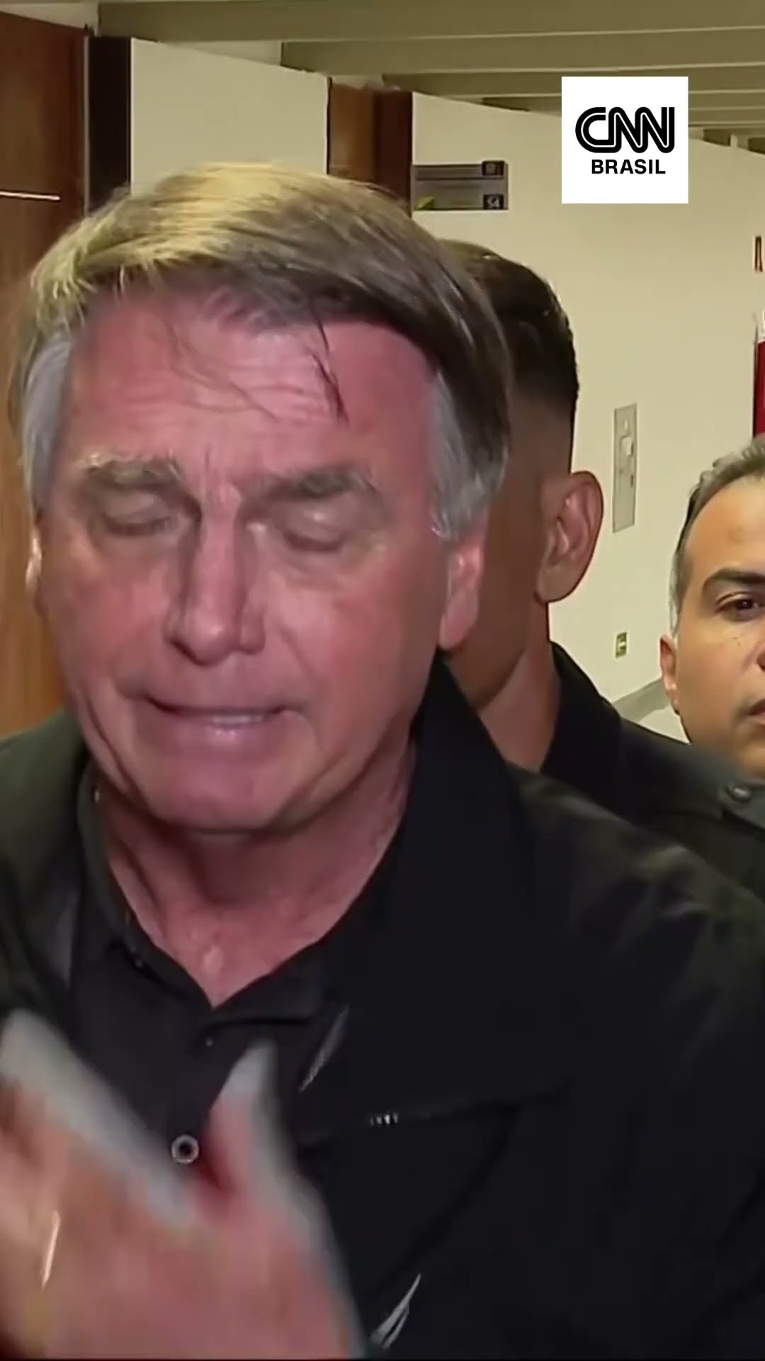 Bolsonaro: Lei da Ficha Limpa é usada para perseguir a direita #shorts