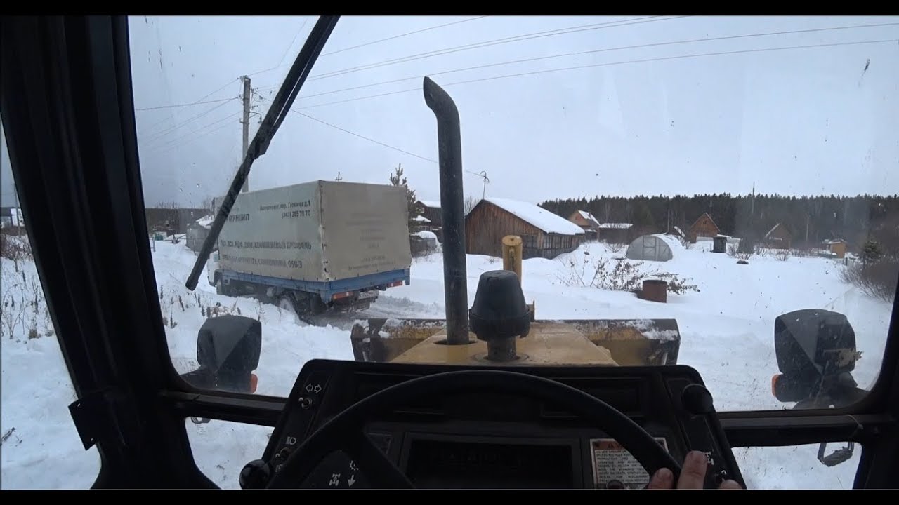 провалился китайский грузовичок, едем вытаскивать на тракторе - YouTube