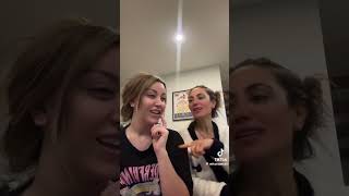 Mika Annesiyle Soru Cevap Yapıyo