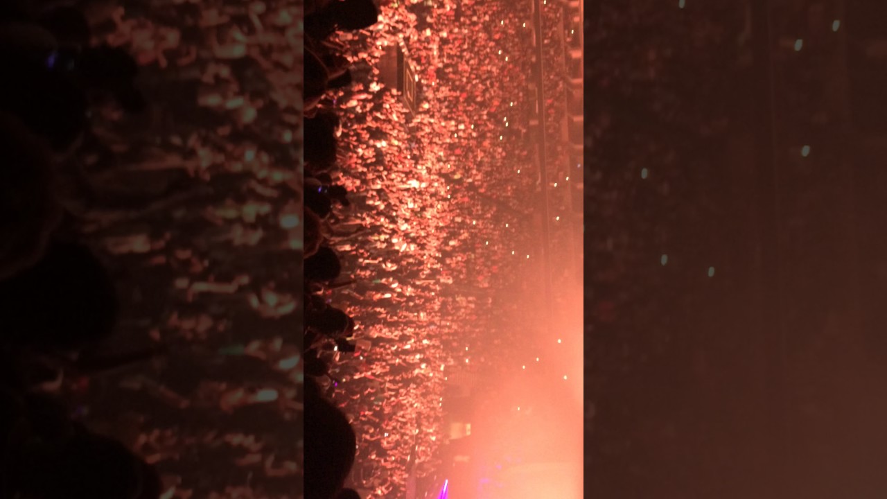 Travis Scott and 2 Chainz performing 4 AM : Damn tour 2017 Atlanta