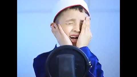 طفل يقرا القرآن بأجمل صوت ماشاالله. قران كريم.