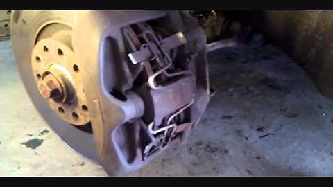 Audi S4 A6 2.7T & 4.2L & A8 - Front HP-2 Brake Pad Replacement