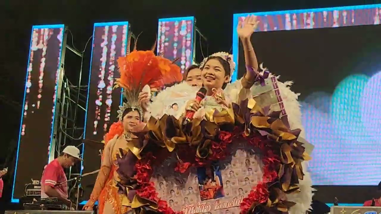 รักมาห้าปี - สาวเอเอ็ม - พี่จ๋าหนาวไหม - #ต้นข้าวสุปรียา แสดงสด งานวัดท่ากระบือ