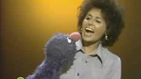 Sesame Street: Lena Teaches Grover To Say "How Do ...