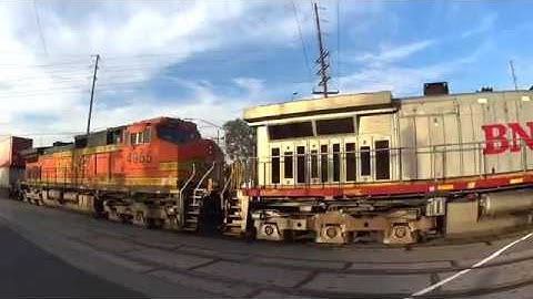 Dash 9 lead BNSF intermodal/Fakebonnet DPU