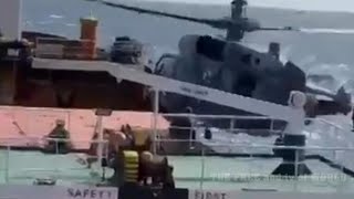 Imágenes Únicas De Un Helicóptero Ruso Ka-29 Aterrizando En Un Buque De Carga Seca