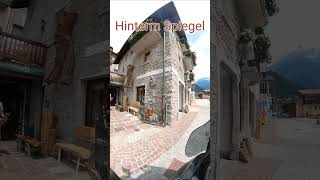 Hinterm Spiegel