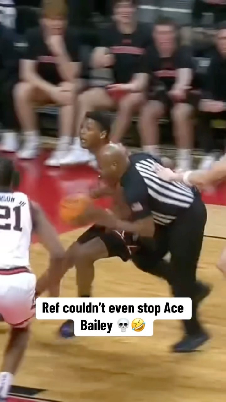 Ace Bailey scored on the ref ?