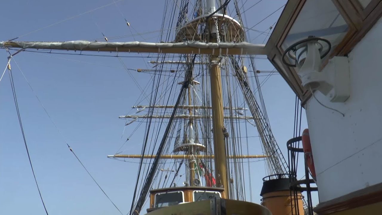 L'Amerigo Vespucci incanta Reggio Calabria