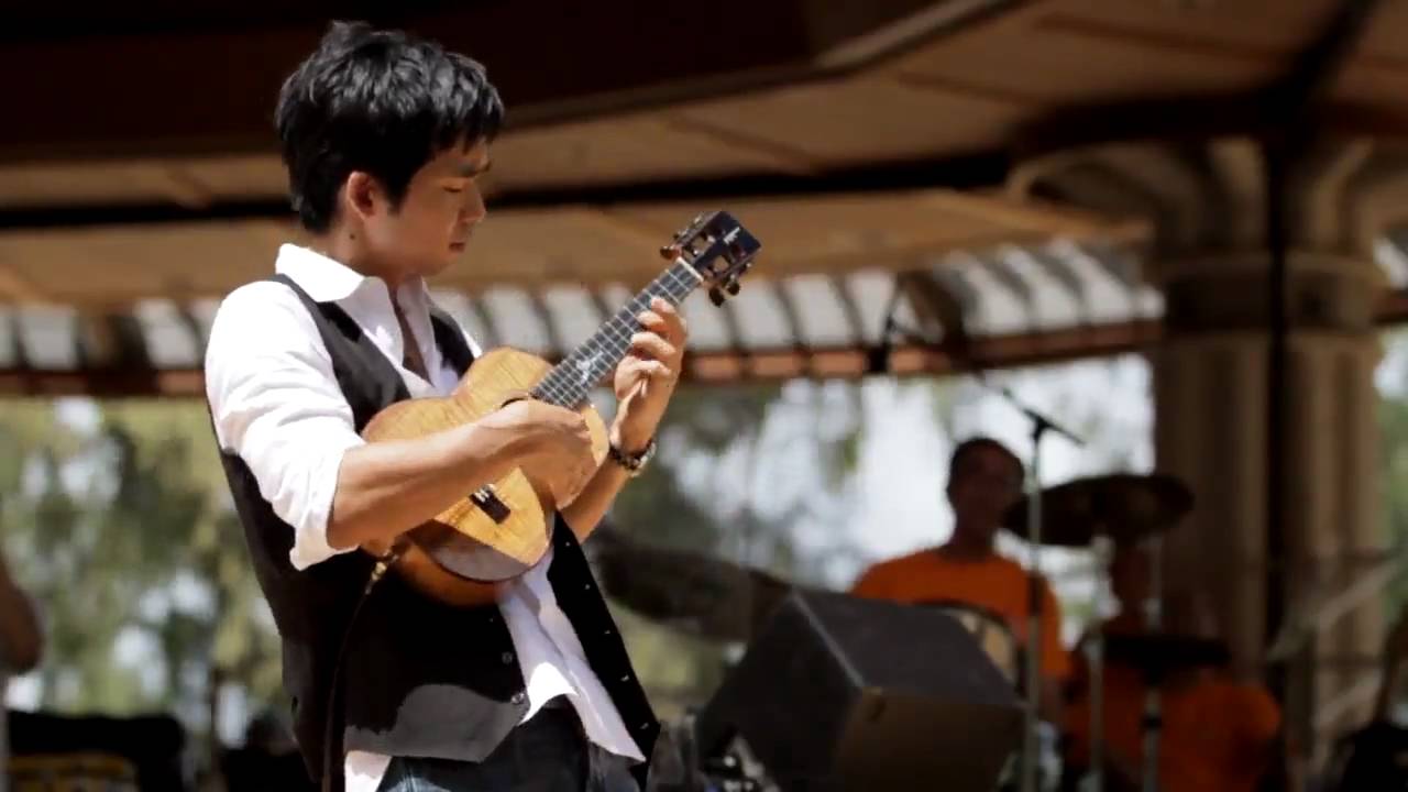 Jake Shimabukuro While My Guitar Gently Weeps - YouTube