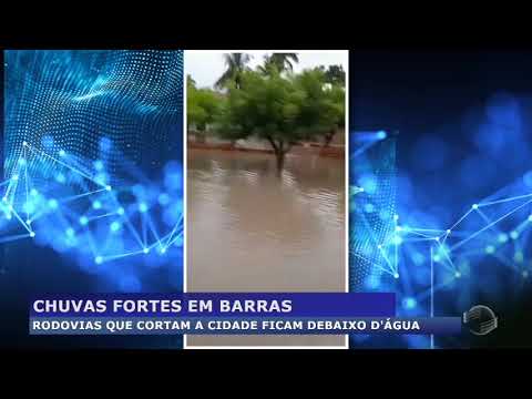 Chuvas fortes castigam cidade de Barras-PI