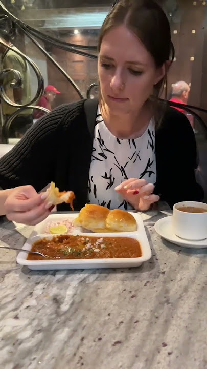 An American 🇺🇸 tries Pav Bhaji for the 1st time in Mumbai! 🇮🇳😋😍 #shorts #india #mumbai