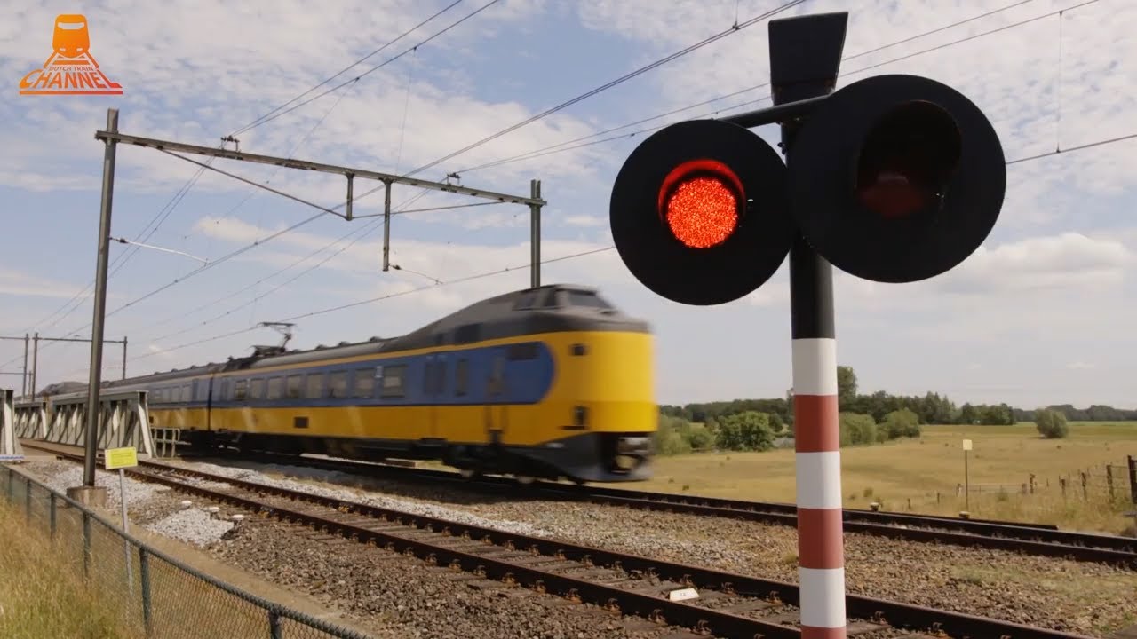 DUTCH RAILROAD CROSSING Zwolle Maatgravenweg YouTube