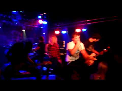 All Faces Down feat. Freya - Airplanes cover @Melo...