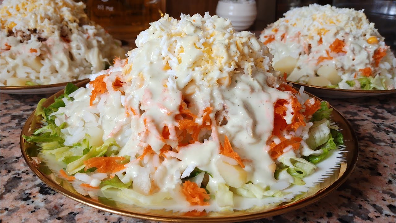 سلطة بالخضر كتقطر بالبنة .نوضي جربيها للعشاء سهلة وسريعة واقتصادية والبنة يا سلام 