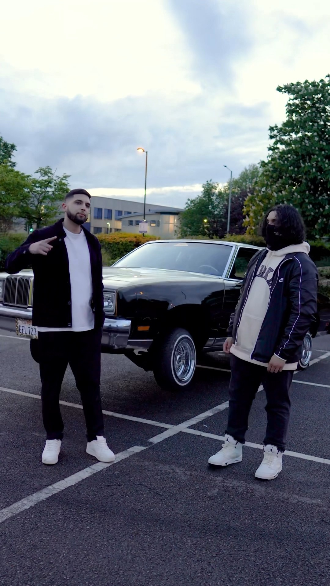 It’s not just the girls dancing to this song, our cars are dancing too ?? #bollywood #ukrap #desi